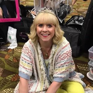 Meet your Posher, Hilary